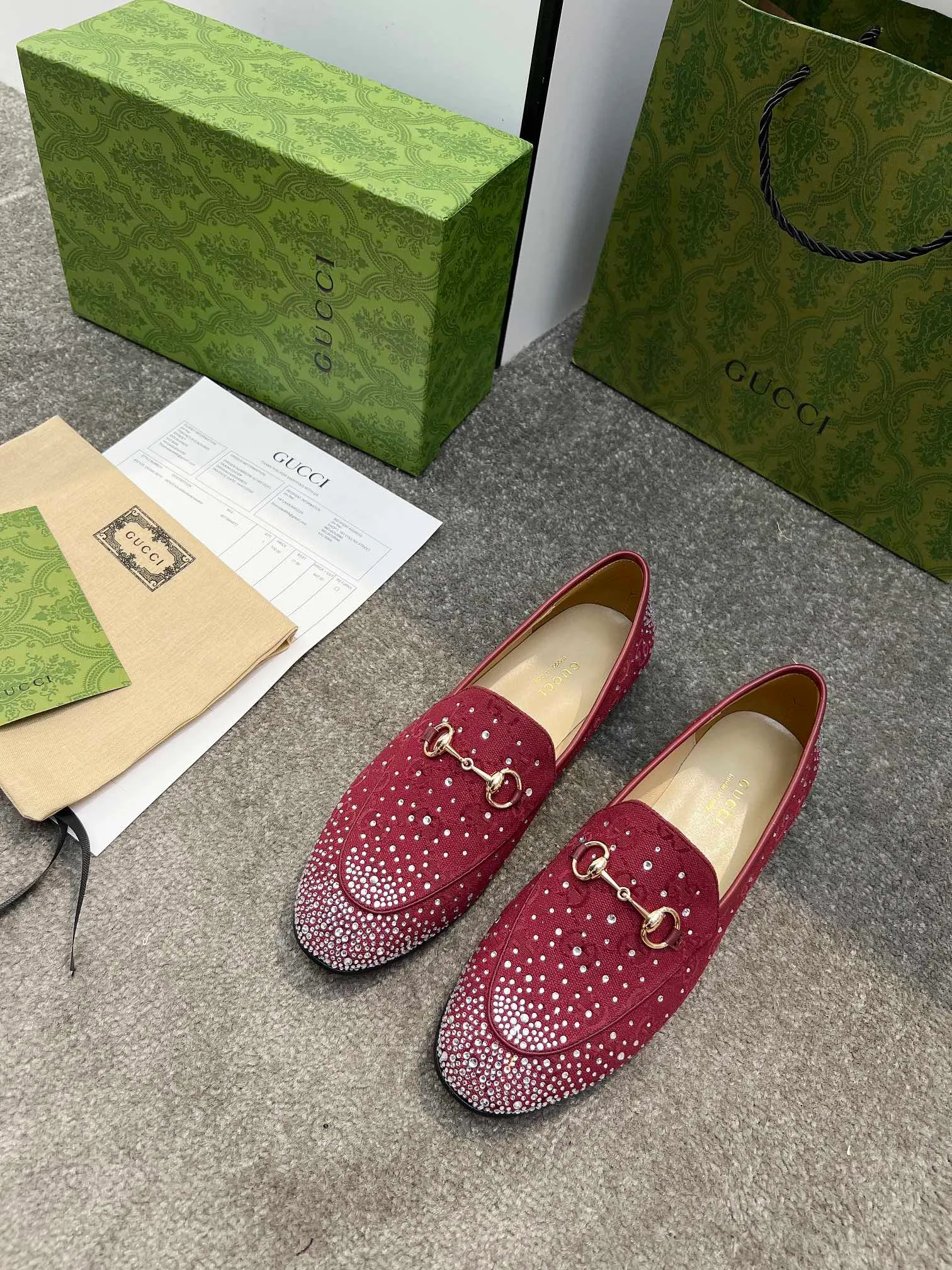👟👟Ex-factory price 420👟👟 Genuine leather sole +50 Original quality guccisummer's latest limited edition shoes are on sale with top quality. Purchased genuine development original special hot diamond process classic double G presbyopic inner sheepskin with Italian original board material and craftsmanship are the same as the original! Code number: 35-42,